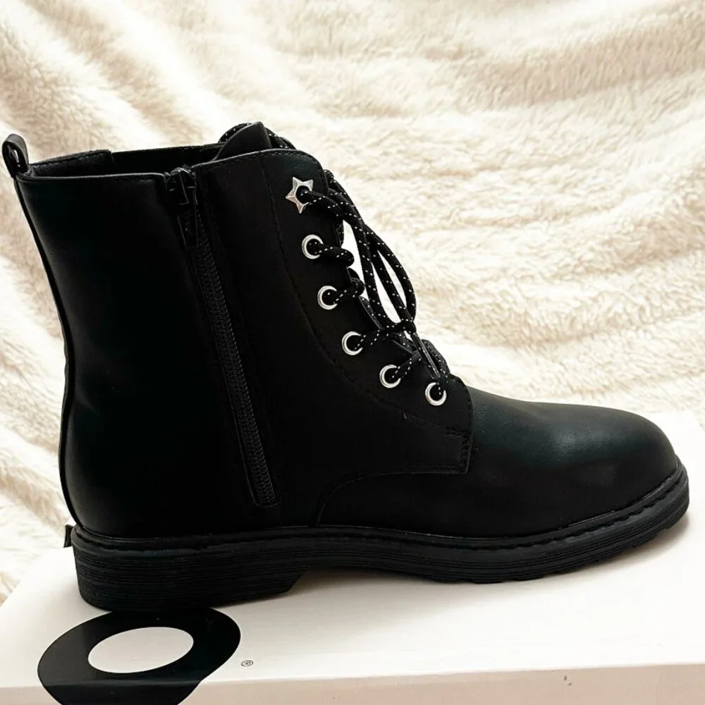 New in Box SO Roxana Big Girl's Combat Black Boots Memory Foam Size 5 Fairygoth